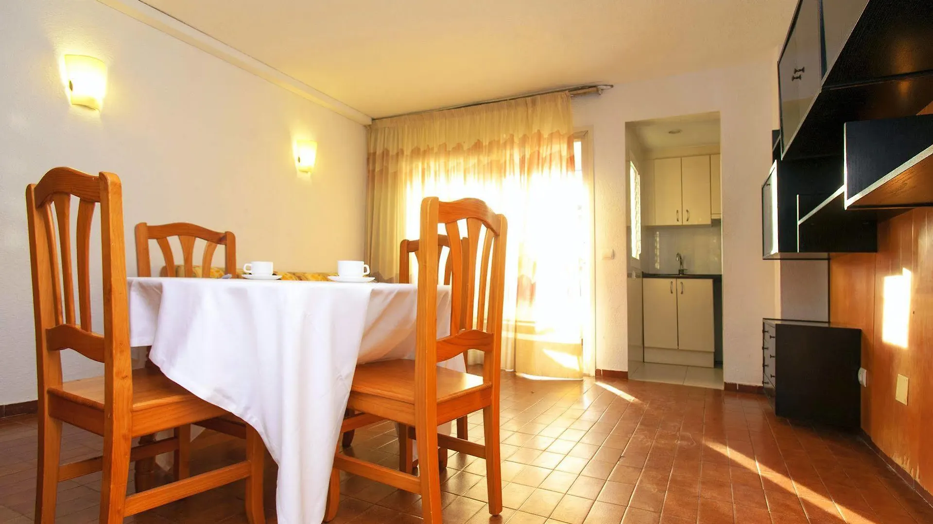 Apartamentos Alboran-Arysal Salou